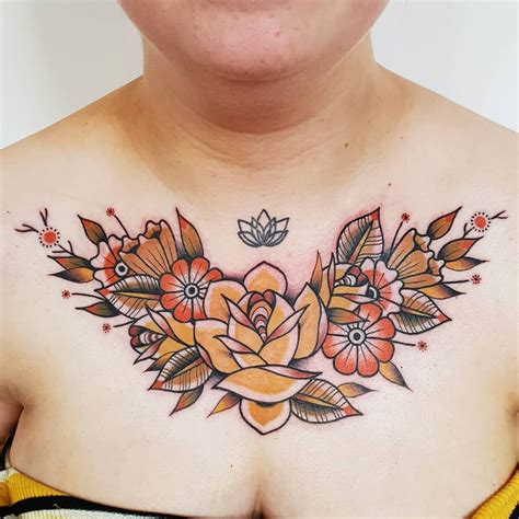 Idées de tatouages sous les seins ou sous la poitrine